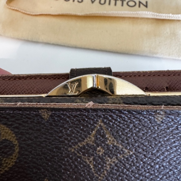 LOUIS VUITTON VIENNOIS MONOGRAM WALLET - Picture 11 of 15